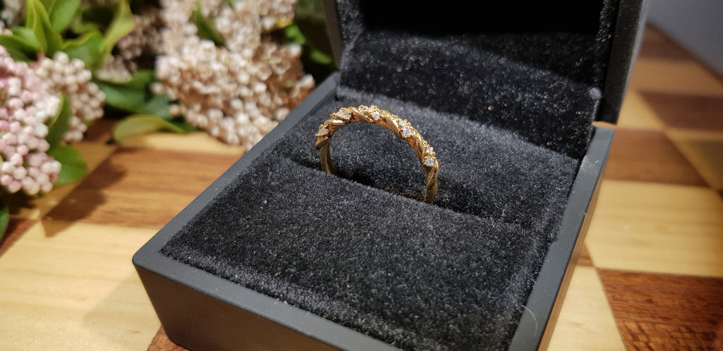 Coral Twist. Gold